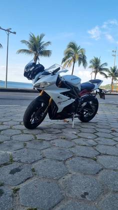 TRIUMPH DAYTONA 675R 